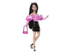 Barbie trendi barátnõk - fekete miniszoknyában