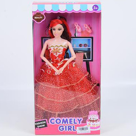 Comely Girl 28cm-es divatbaba piros estélyi ruhában kiegészítőkkel